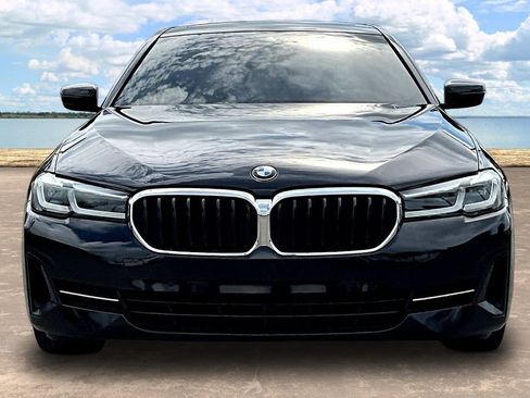 Used 2021 BMW 530i w/ Premium Package RWD image 2