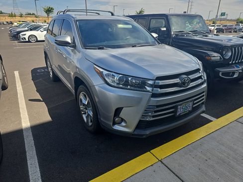 Used 2017 Toyota Highlander Limited AWD/4WD image 6