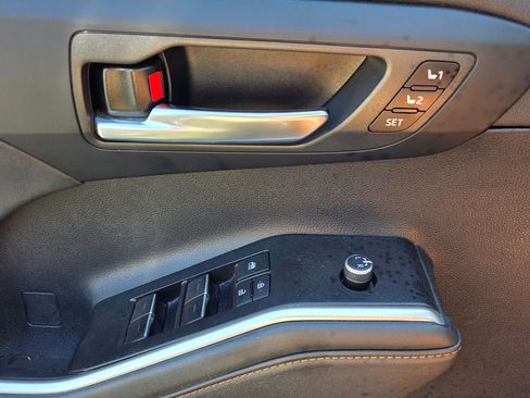 Used 2022 Toyota Highlander Bronze Edition image 32