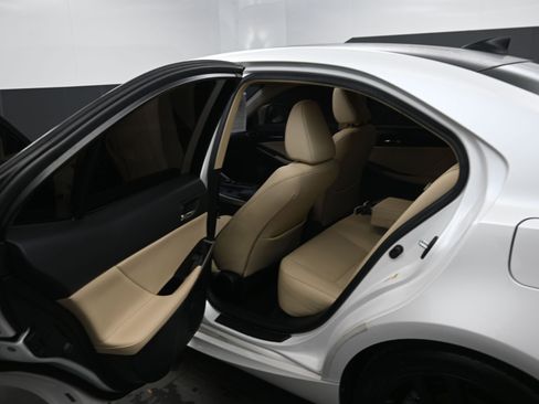 Used 2016 Lexus IS 200t image 18