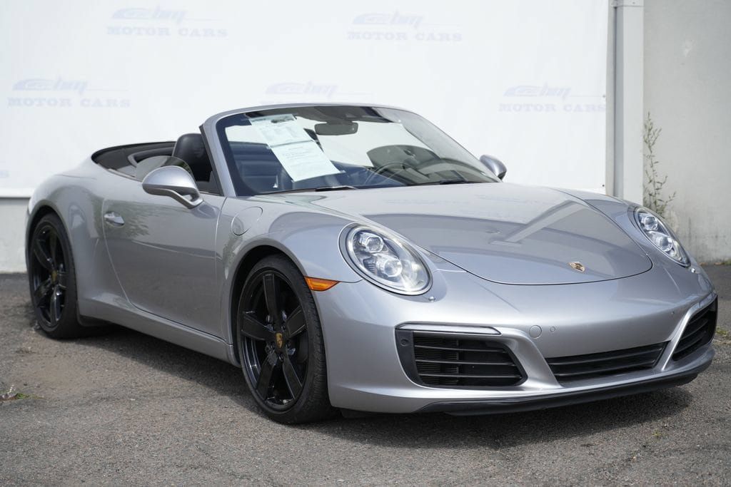 Used 2017 Porsche 911 Carrera RWD image 2