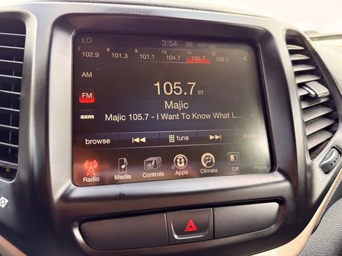 Used 2016 Jeep Cherokee Limited AWD/4WD image 35