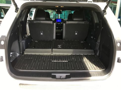 Used 2025 Toyota Highlander XSE AWD/4WD image 29