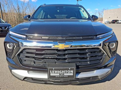 Used 2025 Chevrolet TrailBlazer LT image 2