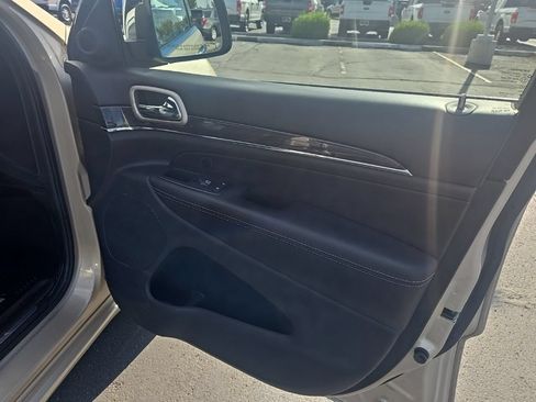 Used 2015 Jeep Grand Cherokee Overland AWD/4WD image 17