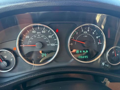 Used 2012 Jeep Wrangler Unlimited Sahara w/ Connectivity Group AWD/4WD image 18
