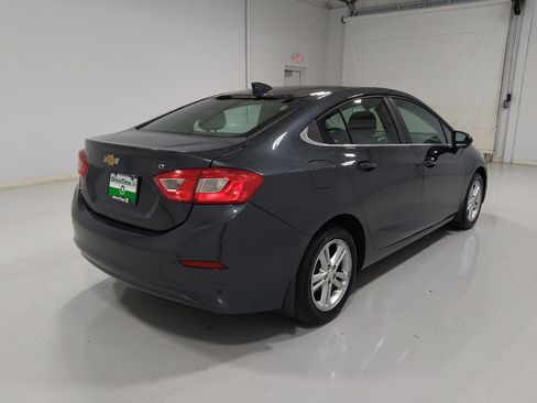 Used 2017 Chevrolet Cruze LT image 9