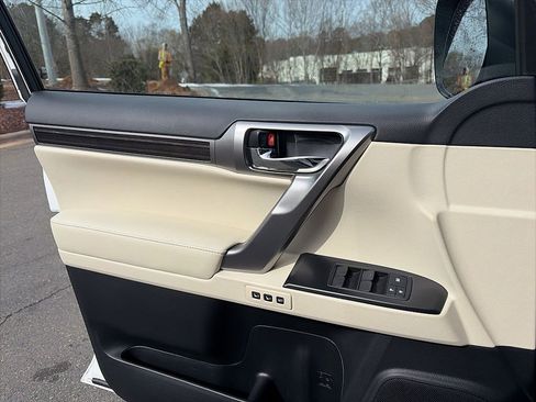 Used 2023 Lexus GX 460 Premium image 17