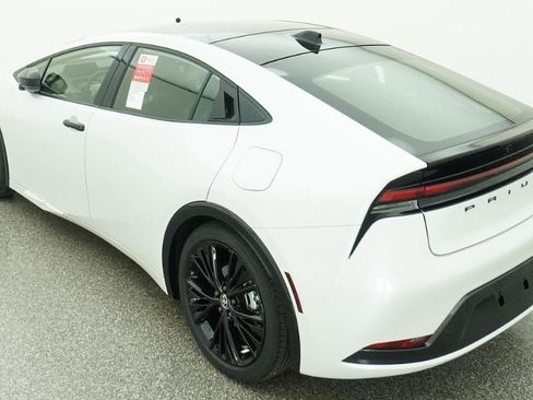 New 2026 Toyota Prius FWD image 9