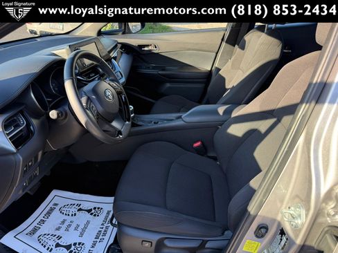 Used 2018 Toyota C-HR XLE image 14