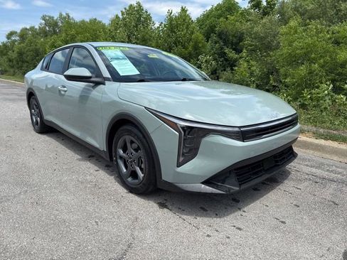 Used 2025 Kia K4 FWD image 1