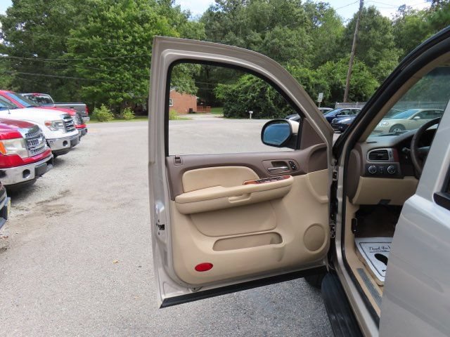 Used 2008 GMC Yukon SLT w/ SLT Preferred Equipment Group AWD/4WD image 16