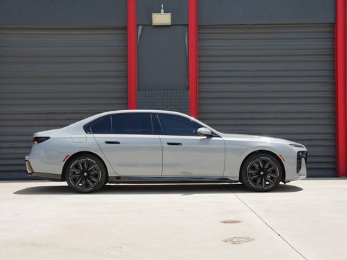 Used 2024 BMW i7 eDrive50 w/ M Sport Package RWD image 4
