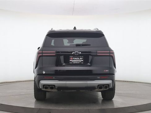 Used 2025 Chevrolet Traverse Z71 w/ LPO, Floor Liner Package AWD/4WD image 11