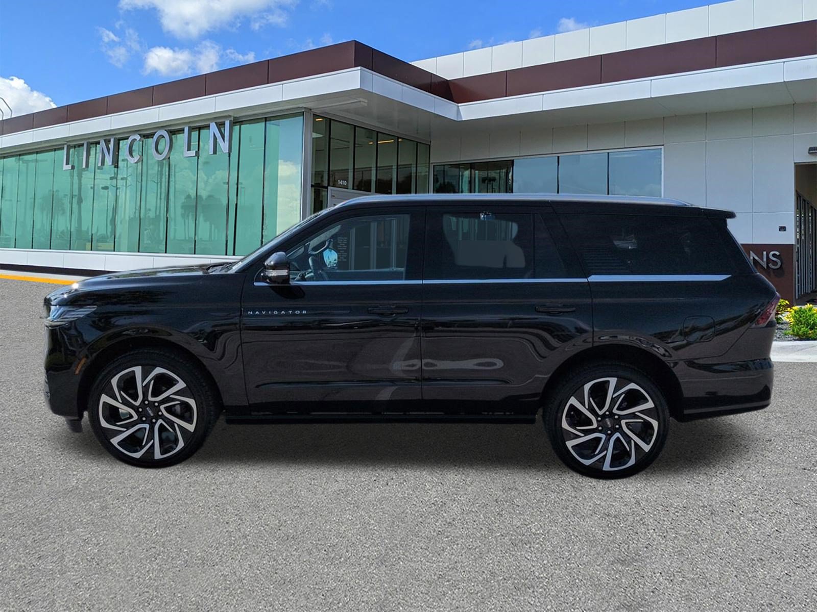 New 2026 Lincoln Navigator Black Label AWD/4WD image 7