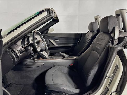 Used 2005 BMW Z4 2.5i RWD image 11