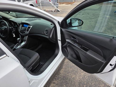 Used 2016 Chevrolet Cruze LT image 9