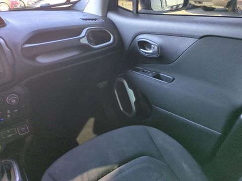 Used 2020 Jeep Renegade Latitude w/ Popular Equipment Group image 17