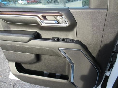 Used 2024 GMC Sierra 1500 SLT AWD/4WD image 17