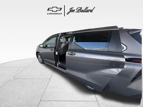 Used 2024 Toyota Sienna LE image 17