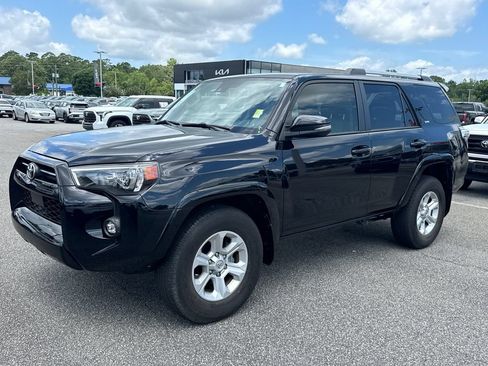 Used 2023 Toyota 4Runner SR5 Premium w/ Moonroof Package RWD image 7