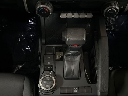 Used 2025 Toyota Tacoma TRD Off-Road AWD/4WD image 17