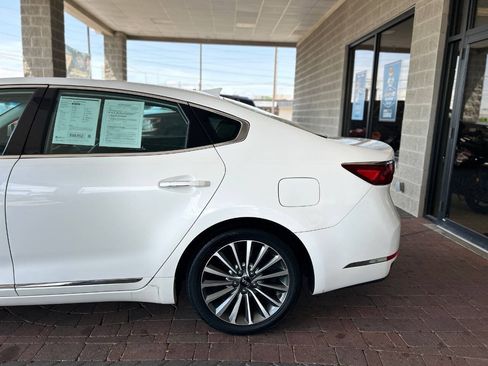Used 2017 Kia Cadenza Premium FWD image 6