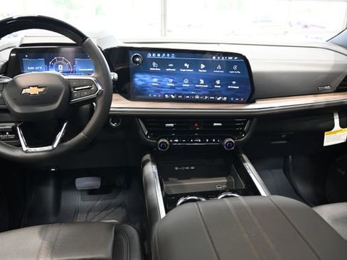 New 2026 Chevrolet Suburban High Country AWD/4WD image 15