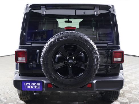 Used 2021 Jeep Wrangler Unlimited Sahara image 9