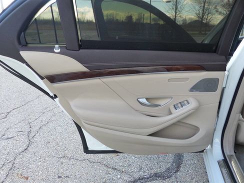 Used 2016 Mercedes-Benz S 550 4MATIC Sedan image 35