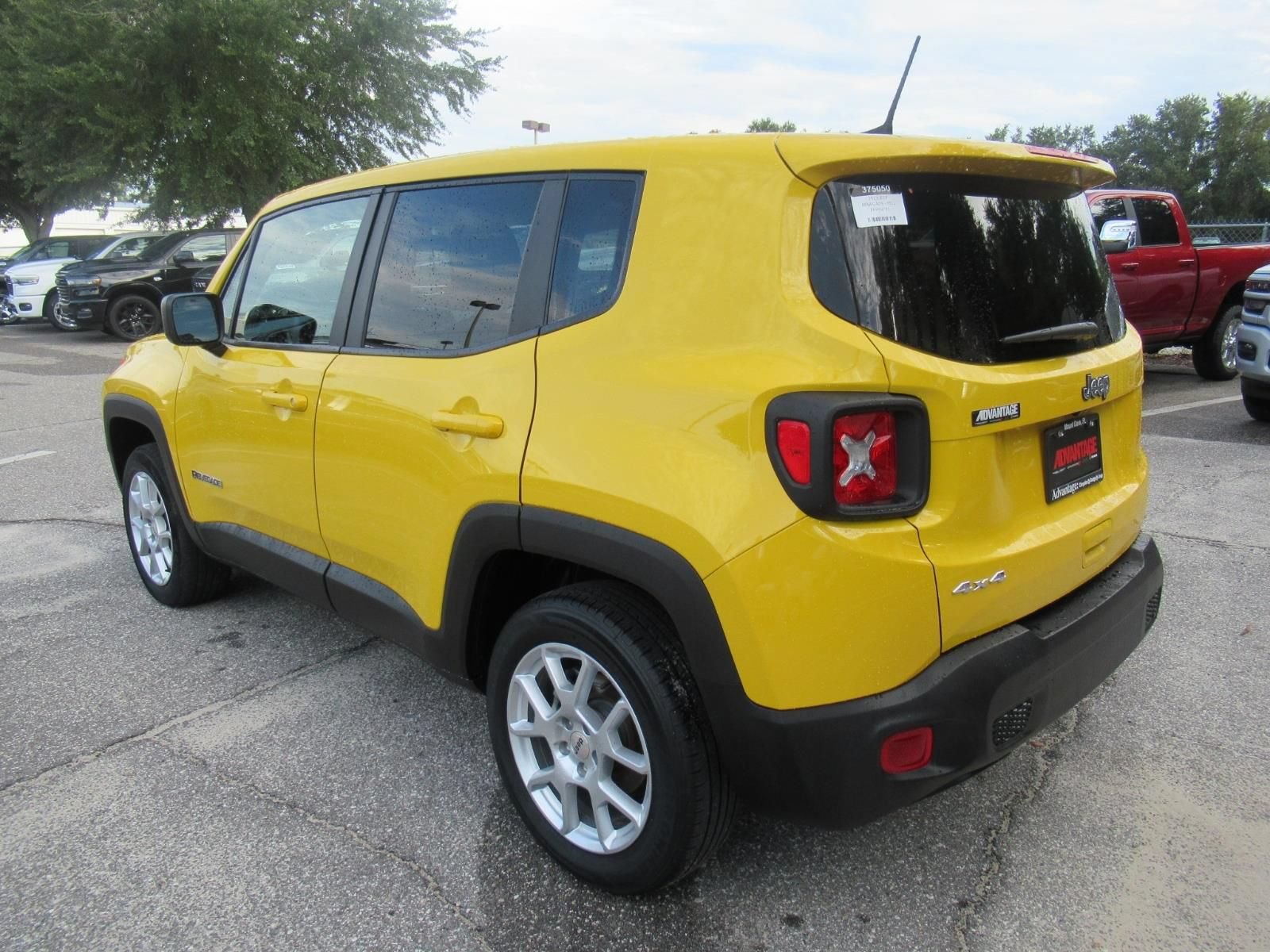 Certified 2023 Jeep Renegade Latitude AWD/4WD image 5
