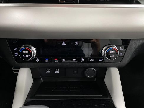 New 2025 Mitsubishi Outlander SEL image 26