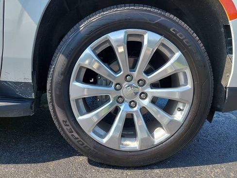 Used 2022 Chevrolet Suburban Premier AWD/4WD image 36