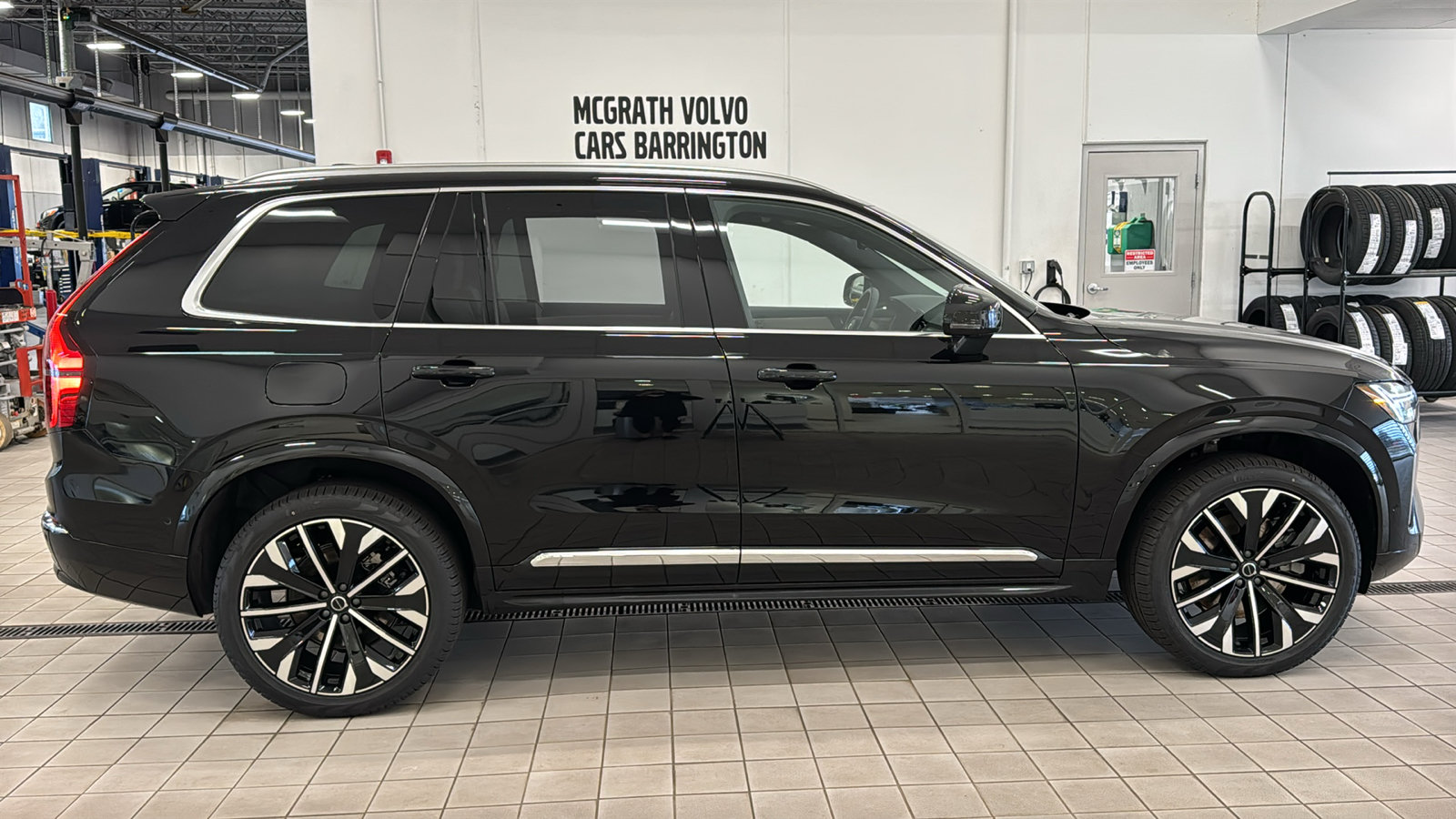 New 2026 Volvo XC90 T8 Plus w/ Protection Package Premier AWD/4WD image 4