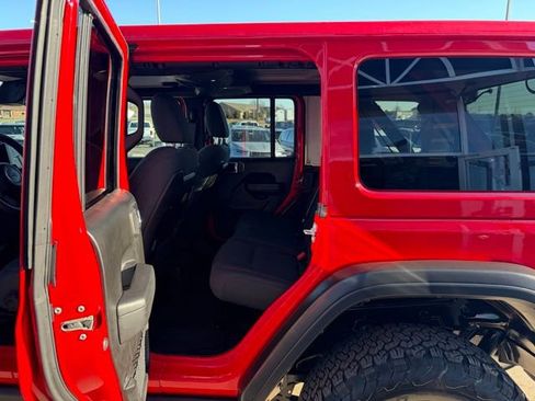 Used 2025 Jeep Wrangler Unlimited Rubicon image 22