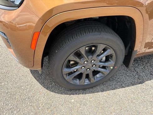 New 2026 Jeep Grand Cherokee L Limited AWD/4WD image 7