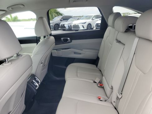 Used 2025 Kia Sorento S FWD image 10