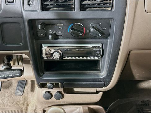 Used 1998 Toyota Tacoma 4x4 Xtracab V6 image 13