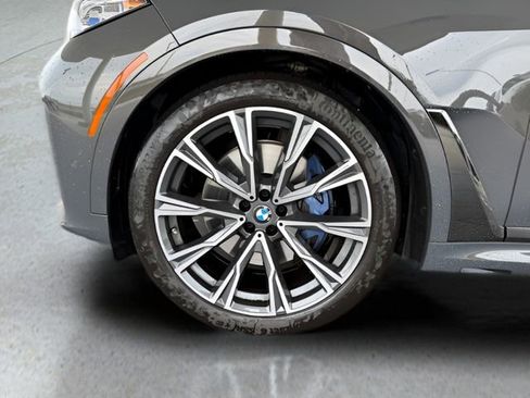 Used 2021 BMW X7 M50i w/ Dynamic Handling Package image 14