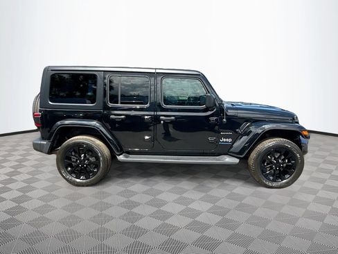 Used 2023 Jeep Wrangler Unlimited Sahara w/ Cold Weather Group AWD/4WD image 5