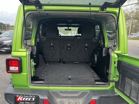 Used 2018 Jeep Wrangler Unlimited Sahara w/ Uconnect 4C Nav & Sound Group AWD/4WD image 15