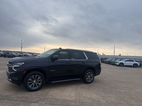 Used 2022 Chevrolet Tahoe LT w/ Luxury Package image 11