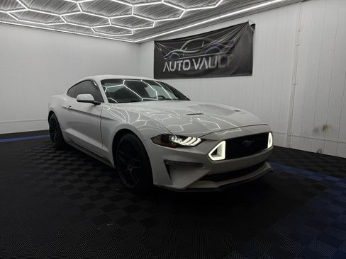 Used 2019 Ford Mustang Coupe RWD image 5