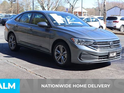 Used 2024 Volkswagen Jetta SE image 5