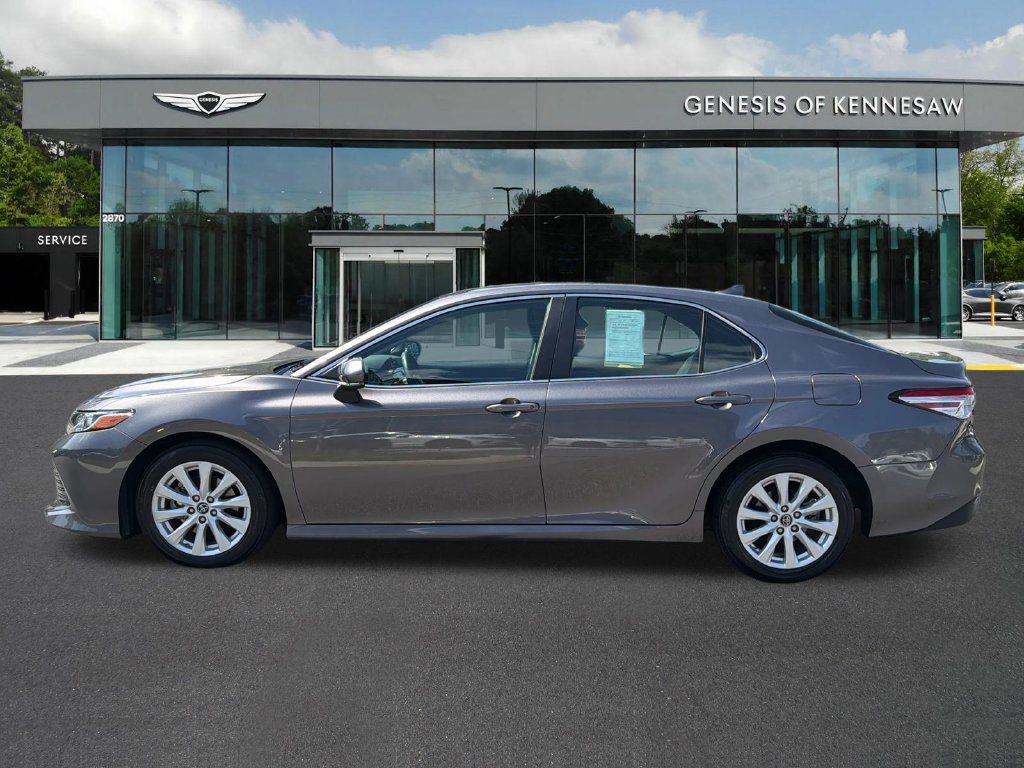 Used 2019 Toyota Camry LE w/ Convenience Package FWD image 4