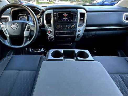 Used 2019 Nissan Titan SV image 15