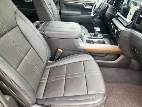 Used 2026 Chevrolet Silverado 1500 High Country w/ Midnight Edition AWD/4WD image 14