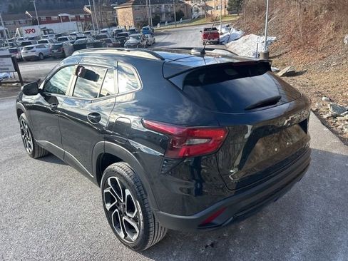 Certified 2024 Chevrolet Trax RS w/ Driver Confidence Package image 14