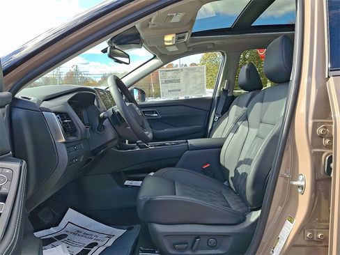 New 2025 Nissan Rogue Platinum image 9