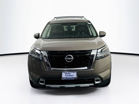 Used 2023 Nissan Pathfinder Platinum AWD/4WD image 2